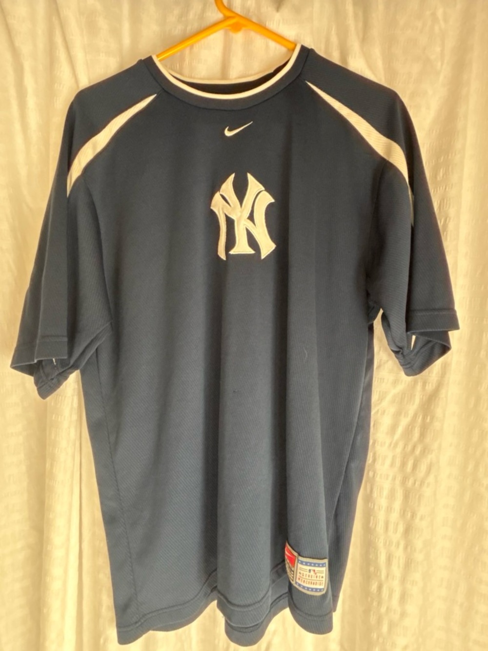 Nike Men’s Navy Blue & White New York Yankees Short-Sleeve Jersey